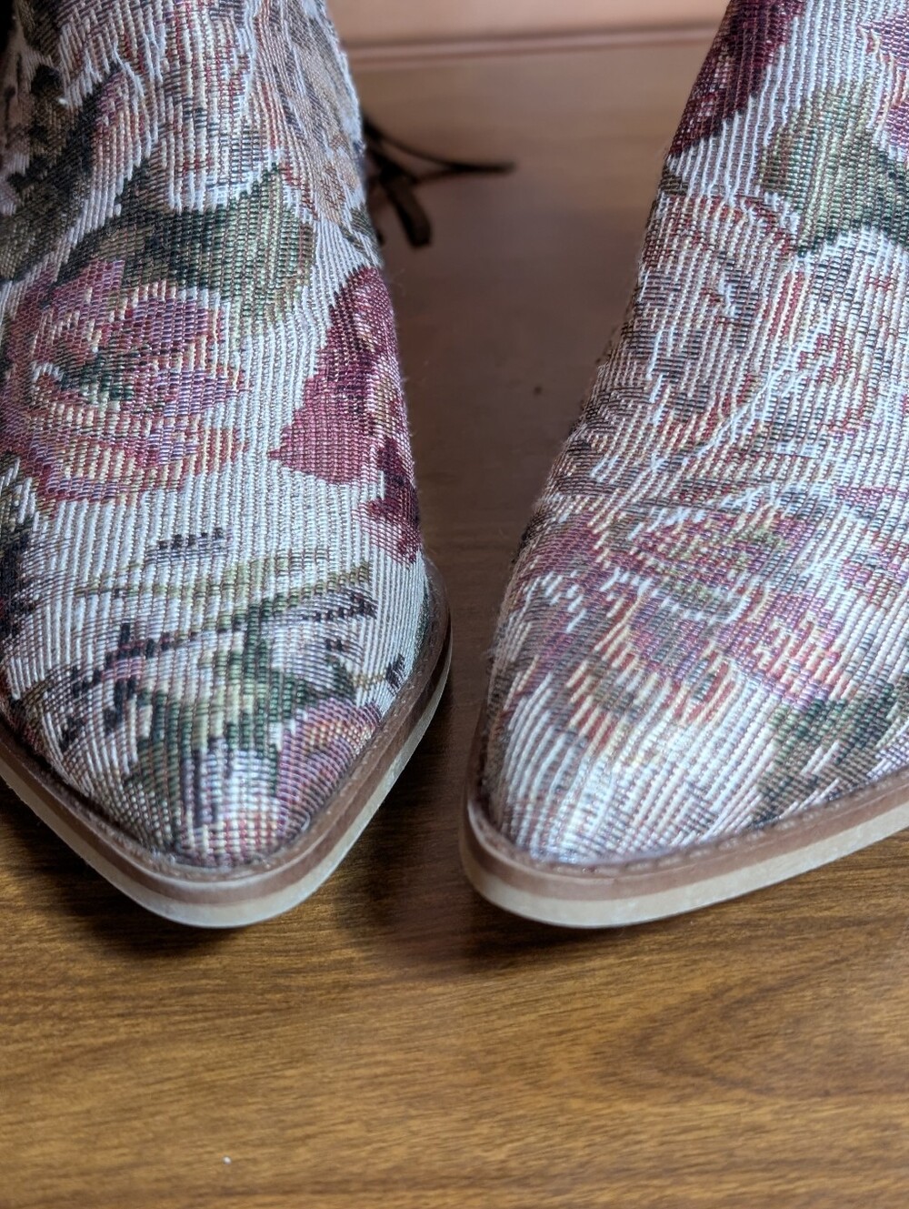 Oasis Society Women's Size 7 Karina Mauve Floral Tapestry Ankle Boots - Picture 4 of 12